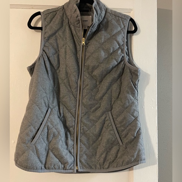 Grey quilted old navy vest size medium - Picture 5 of 5